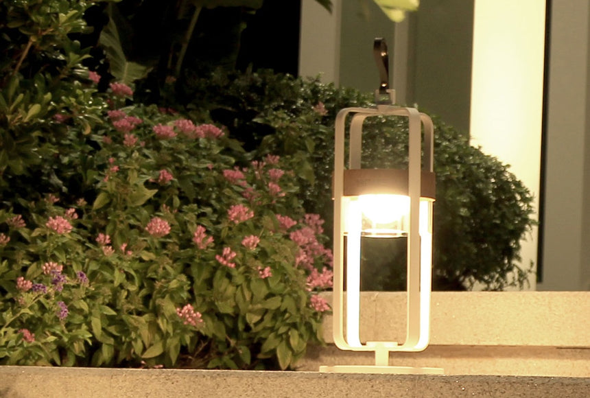 Maze Satellite Large Solar Light With Stand - White